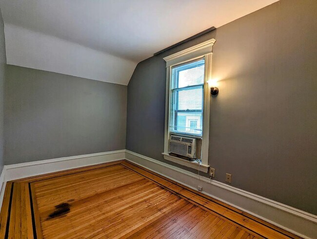 Building Photo - 2801 Harriet Ave