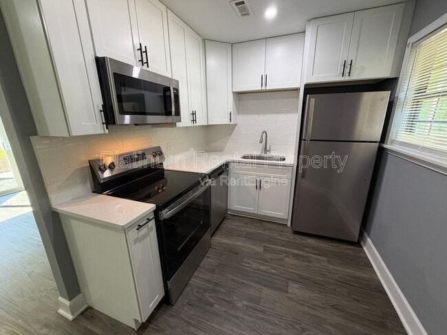 Building Photo - 1502 Waverly Way