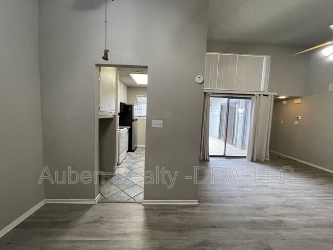 Building Photo - 602 Bellaire Dr