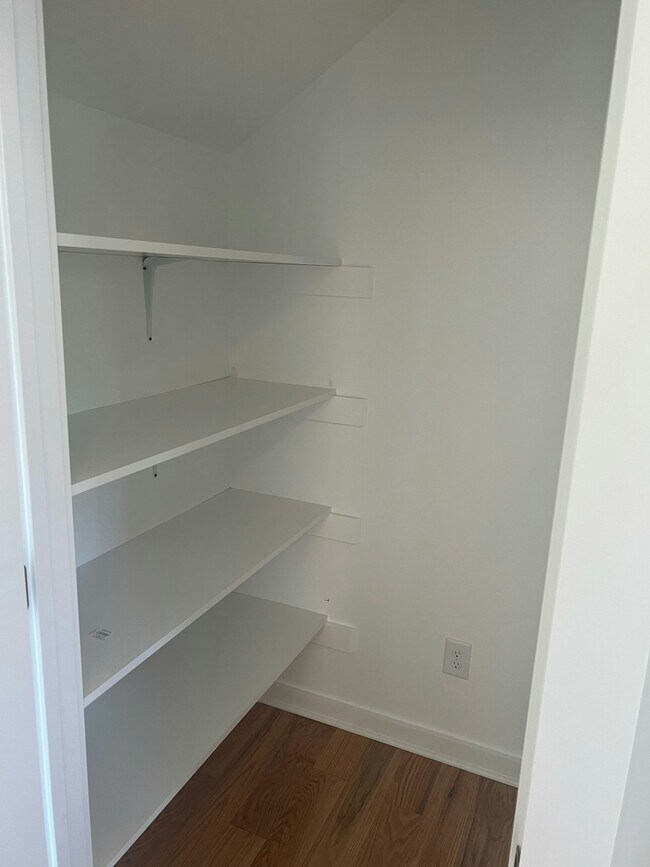 Building Photo - 2024 Columbia Ave