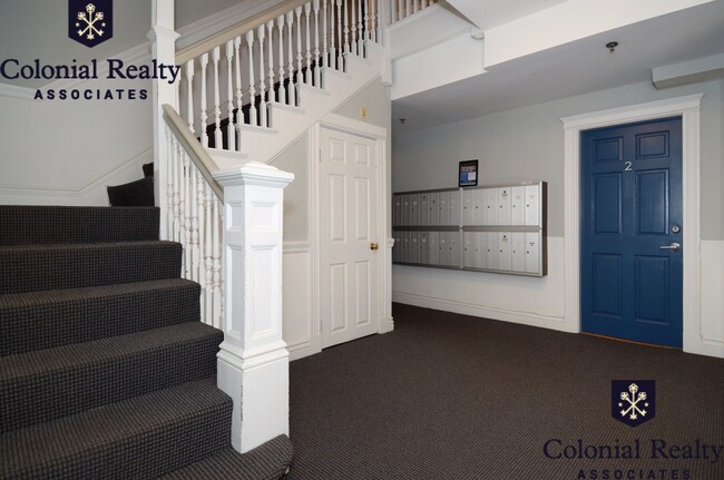 Building Photo - 6 Camelot Ct