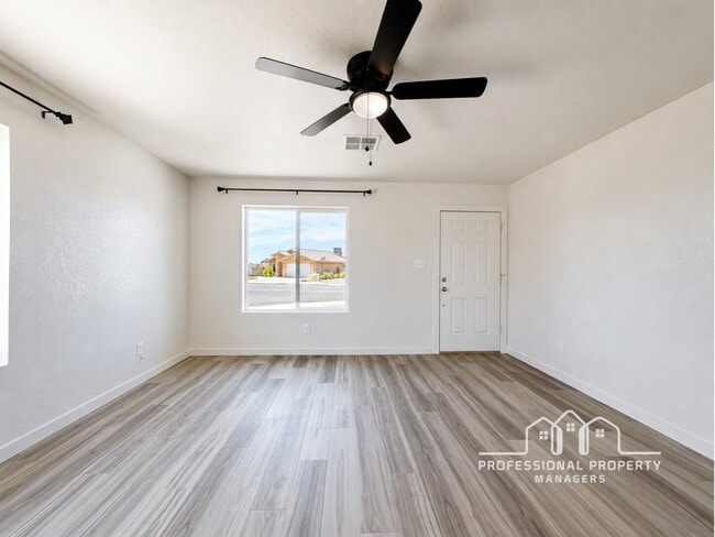 Building Photo - 4-bedroom, 2-bathroom home in Desert Oasis
