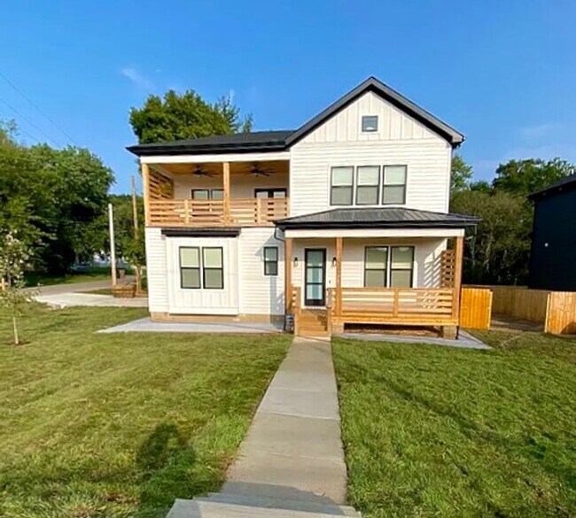 Primary Photo - Modern 4-Bedroom Home with Stylish Finishe...