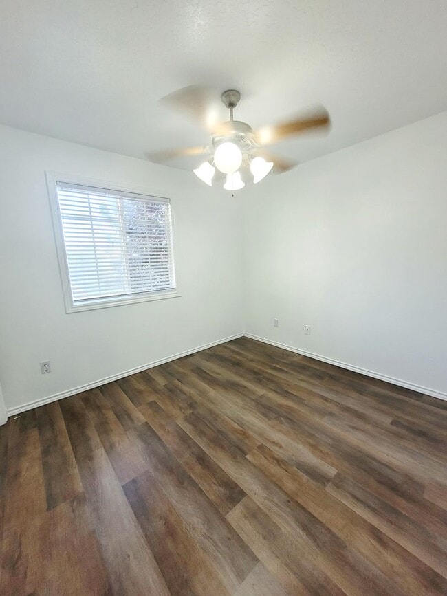 Building Photo - Newly upgraded 4 bedroom