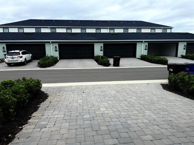 Building Photo - 1395 Mount Royal Dr