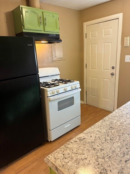 Building Photo - 800 Vanderveer