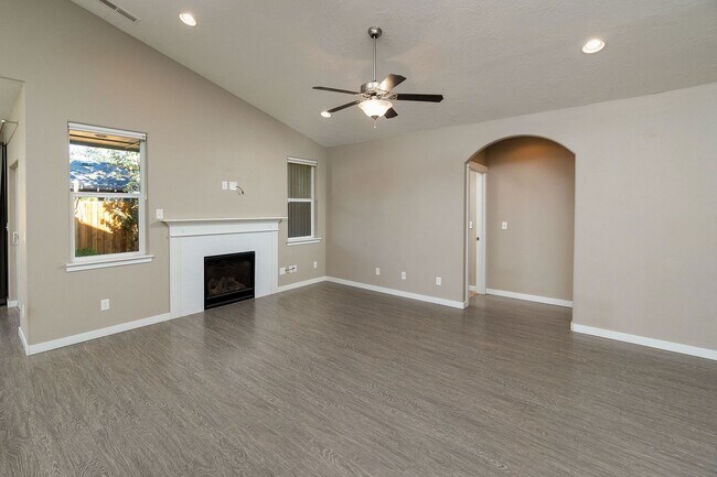 Building Photo - Spacious single level Orchard floorplan with 4th bedroom/den option home featuring SOLAR - Great ...