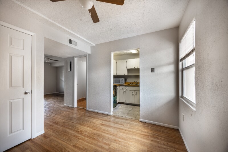 Building Photo - 914 SW 8th Ave