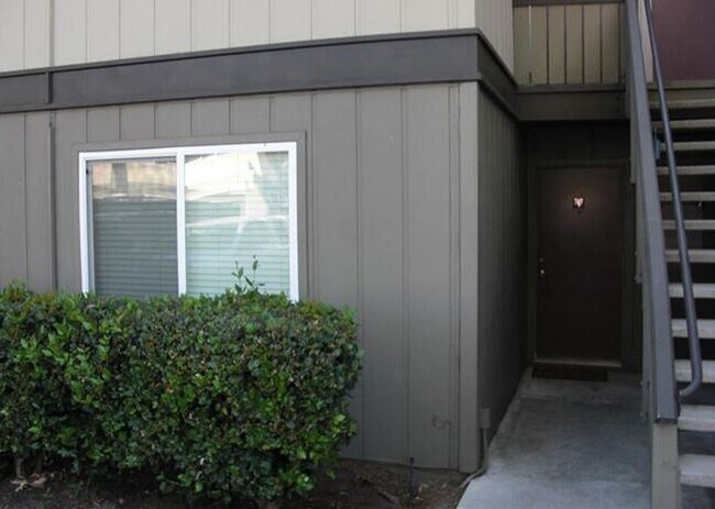 Building Photo - 361 Masters Ct
