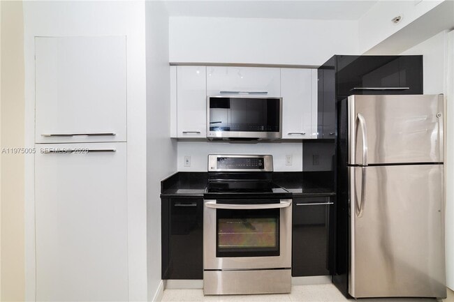 Building Photo - 17100 N Bay Rd