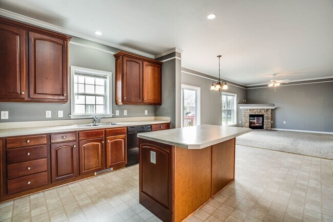 Building Photo - 43 Carlsbad Dr