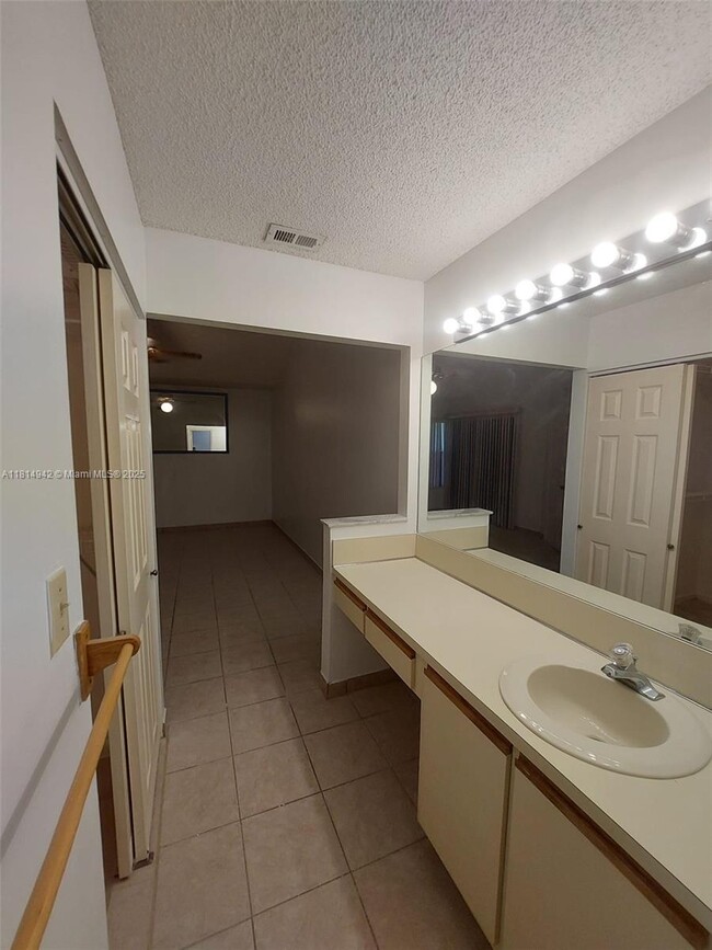 Building Photo - 3791 Collinwood Ln