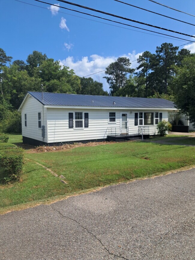 Building Photo - 806 Miller Ave