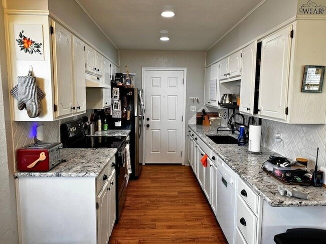 Building Photo - 2119 Selma Dr