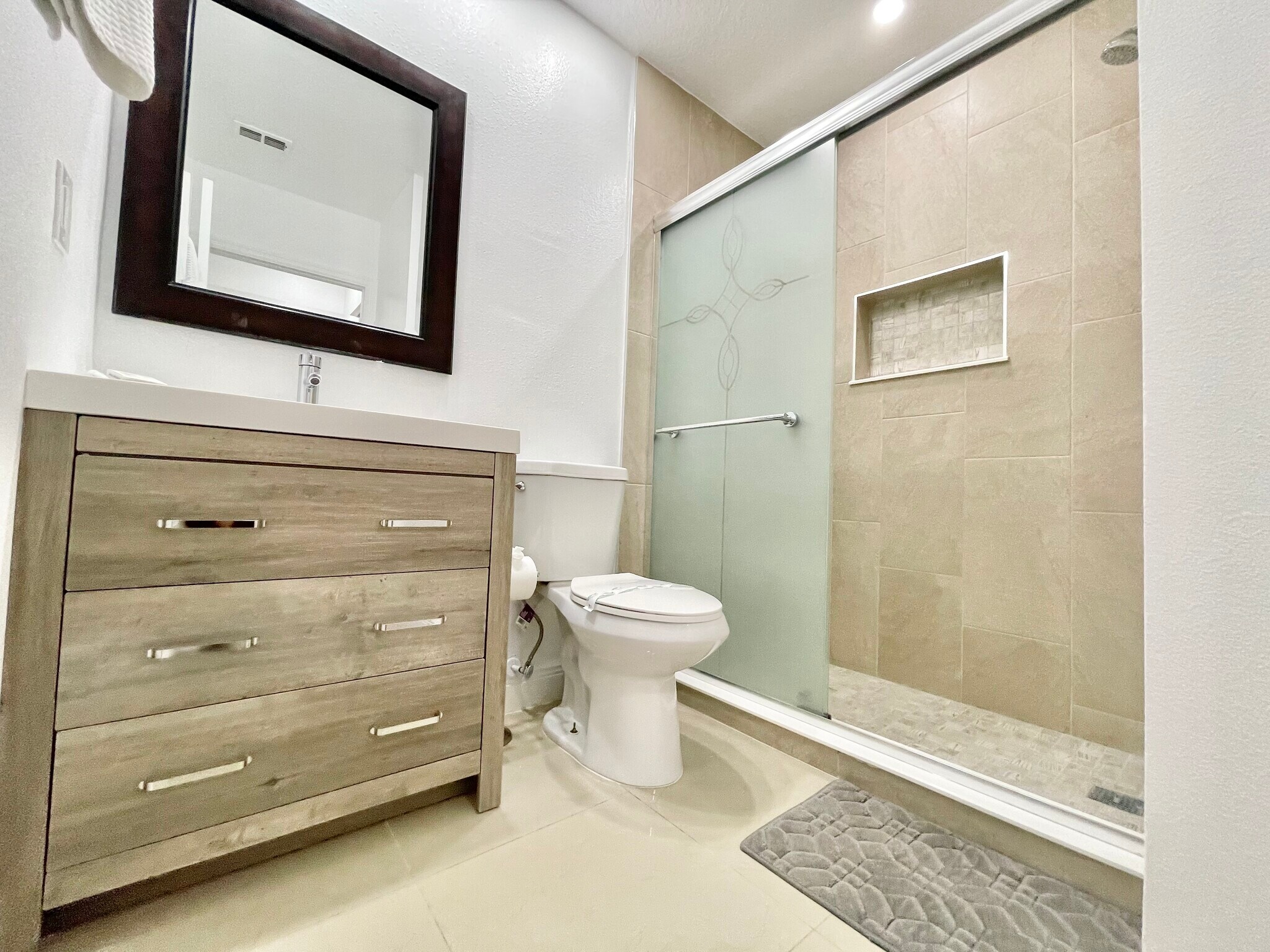 Building Photo - 4368 S Kirkman Rd