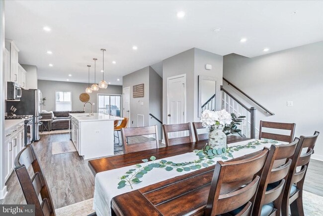 Building Photo - 5924 Pecking Stone St