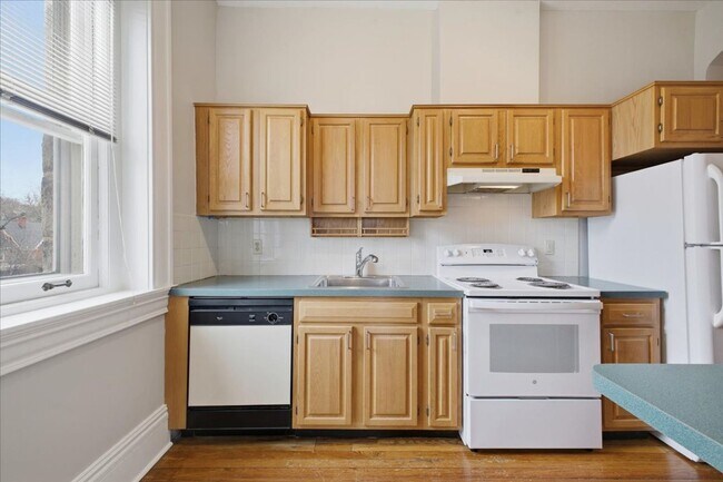 Building Photo - 825 Delaware Ave