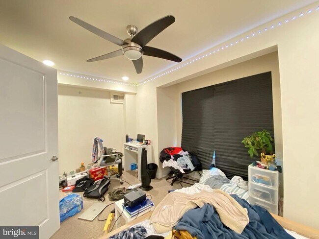 Building Photo - 1950 N Gratz St