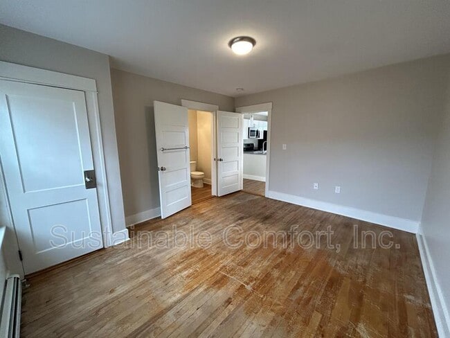 Building Photo - 38 Shamrock St