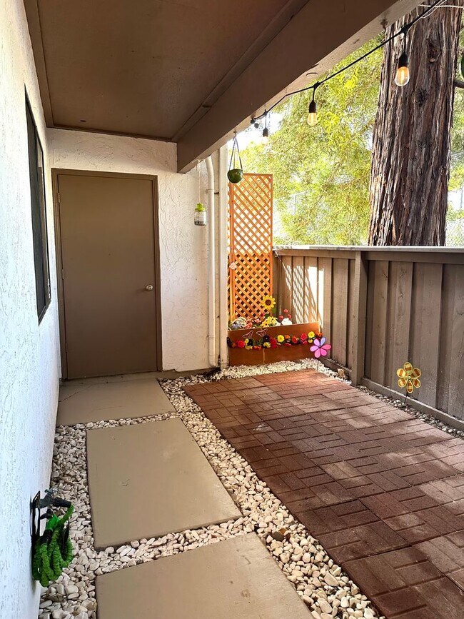 Building Photo - Beautiful Santa Clara Condo  Two Bedrooms ...