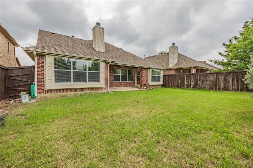 Backyard with Covered Patio - 5604 Balmorhea Dr