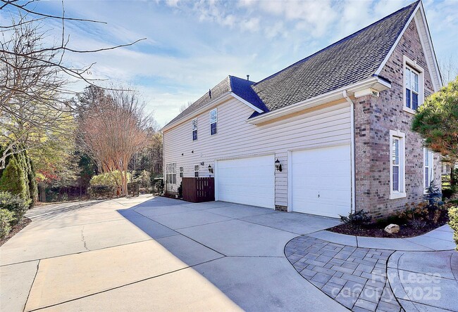 Building Photo - 9607 Royal Colony Dr