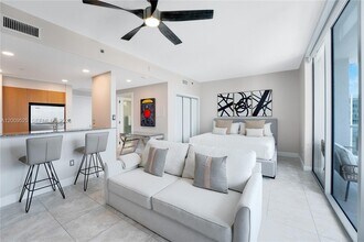 Building Photo - 1060 Brickell Ave
