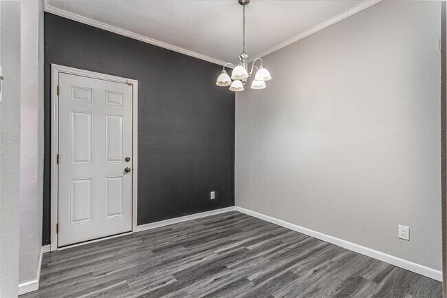 Building Photo - 9850 Pagewood Ln