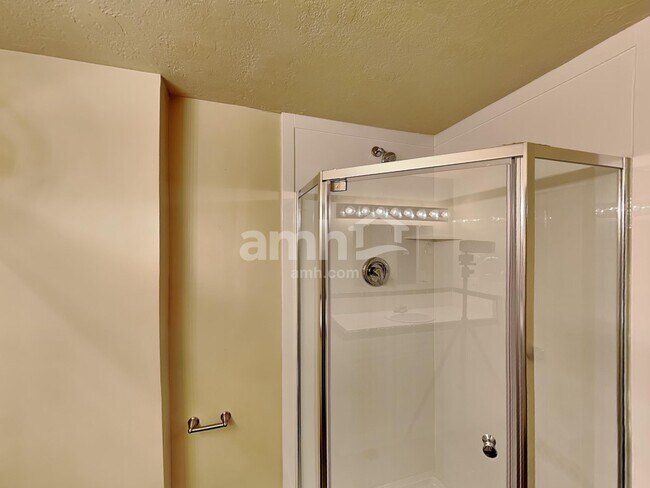 Building Photo - 143 N 700 W