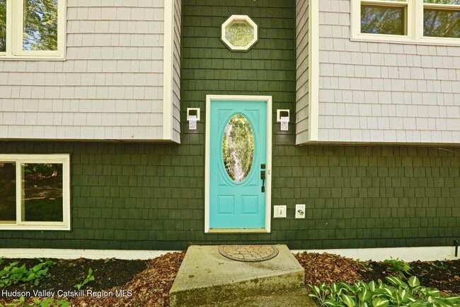 Building Photo - 20 Mary Lou Ln