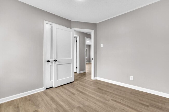 Building Photo - 1880 Glory Cir