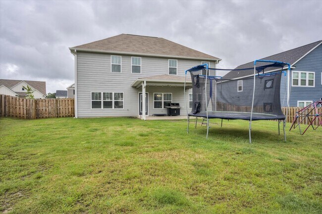 Building Photo - 707 Navan Ln