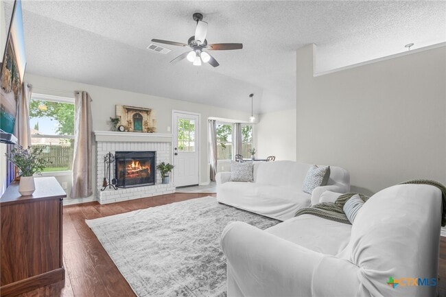 Building Photo - 2804 Bluejay Dr