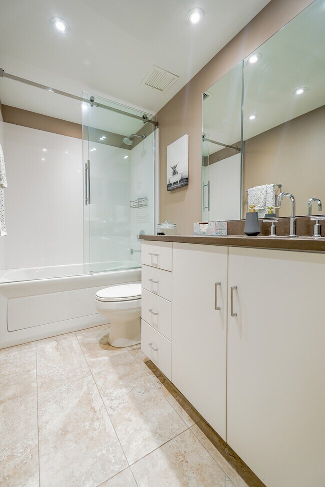 Building Photo - 1212 N Lake Shore Dr