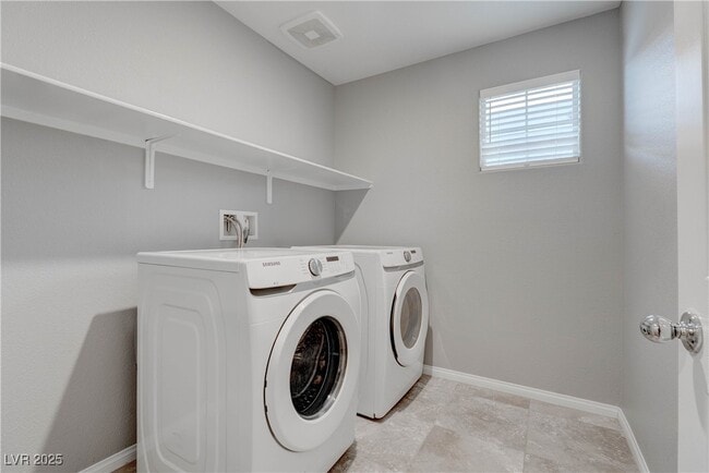 Building Photo - 10673 Sariah Skye Ave