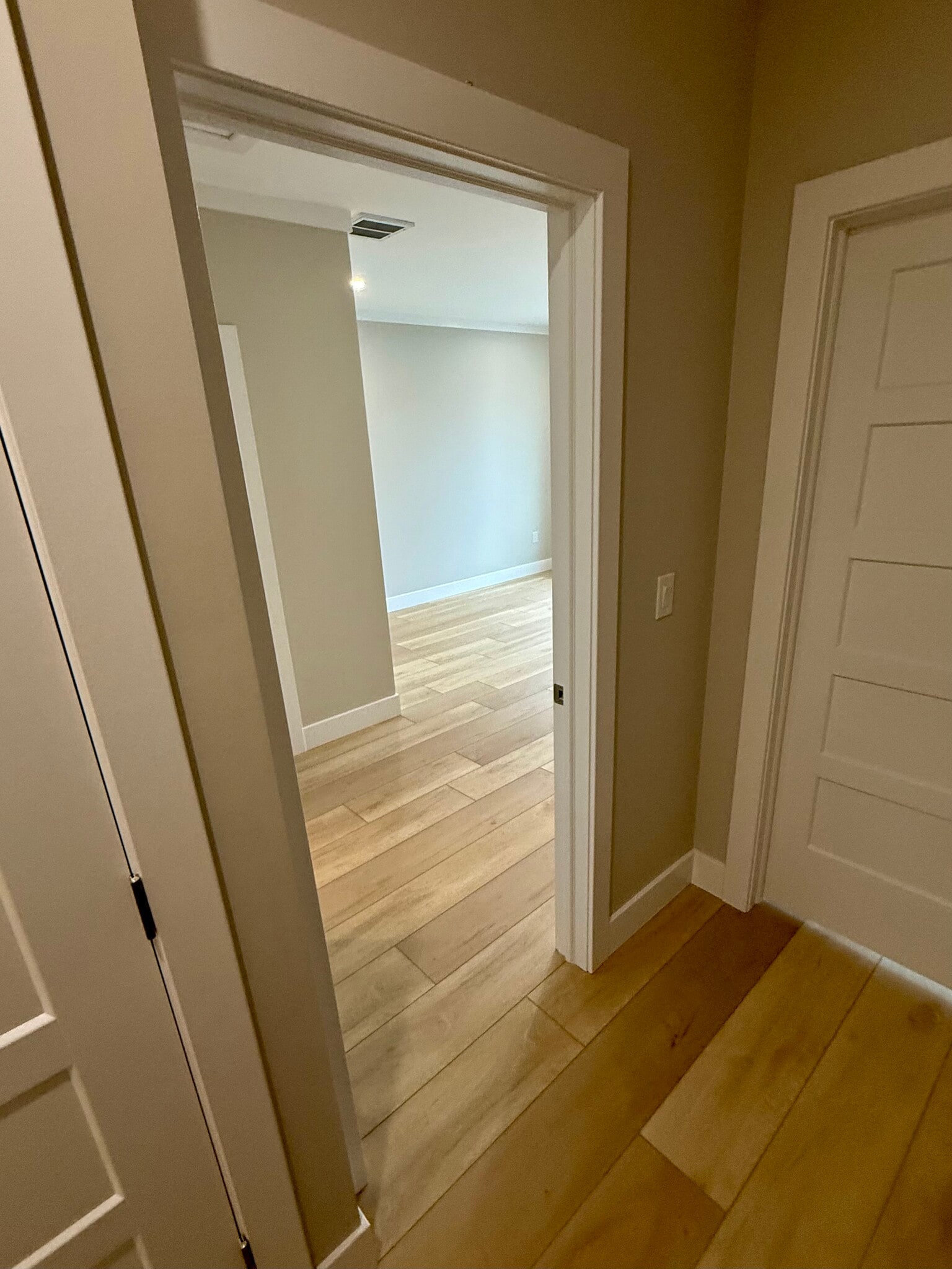 Building Photo - 906 Main St