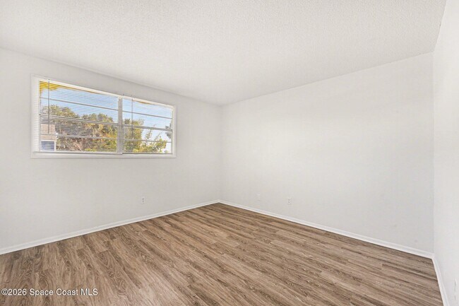 Building Photo - 1734 Avocado Ave