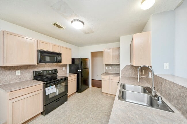 Building Photo - 16134 Coleburn Dr