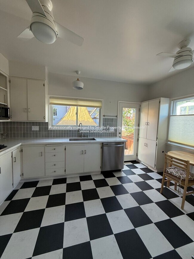 Building Photo - Charming 1920s Alameda East End  2BR+ / 1B...