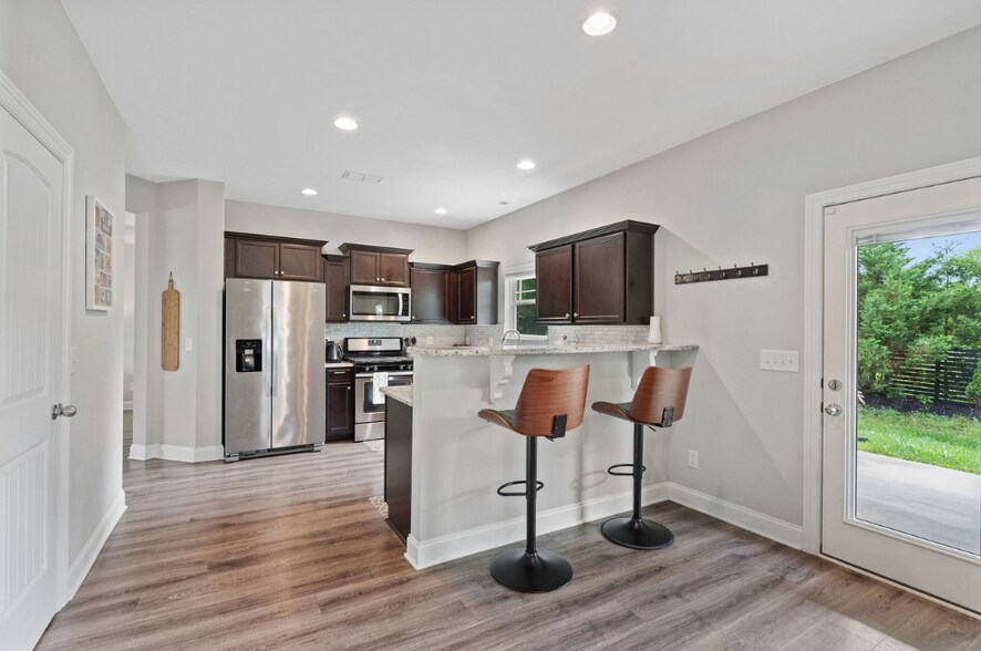 Building Photo - 1122 Cotillion Dr