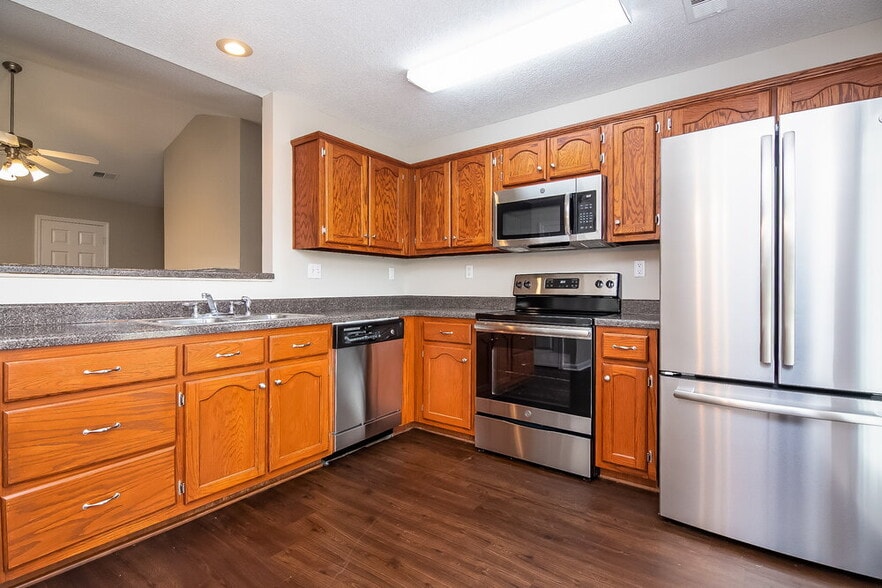 Building Photo - 748 Northwood West Cove