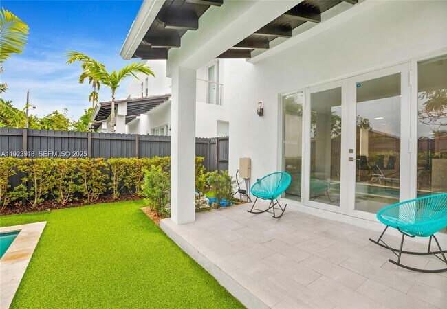 Building Photo - 3657 SW 26th St