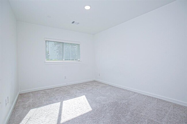 Building Photo - 2234 Memory Oaks Dr