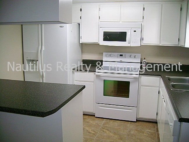 Building Photo - 1461 Kraft Ave