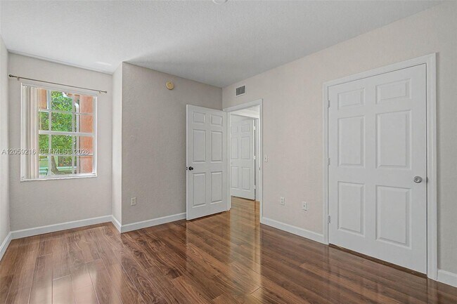 Building Photo - 1003 Belmont Ln