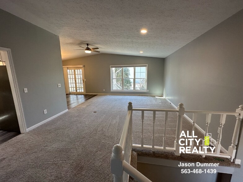 Building Photo - 3840 Wakonda Dr