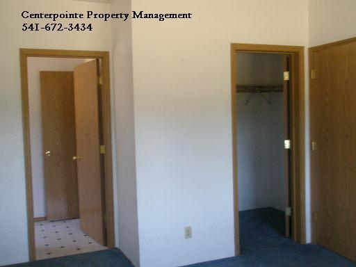 Building Photo - Sutherlin 3 Bedroom 2 bath in Country Setting