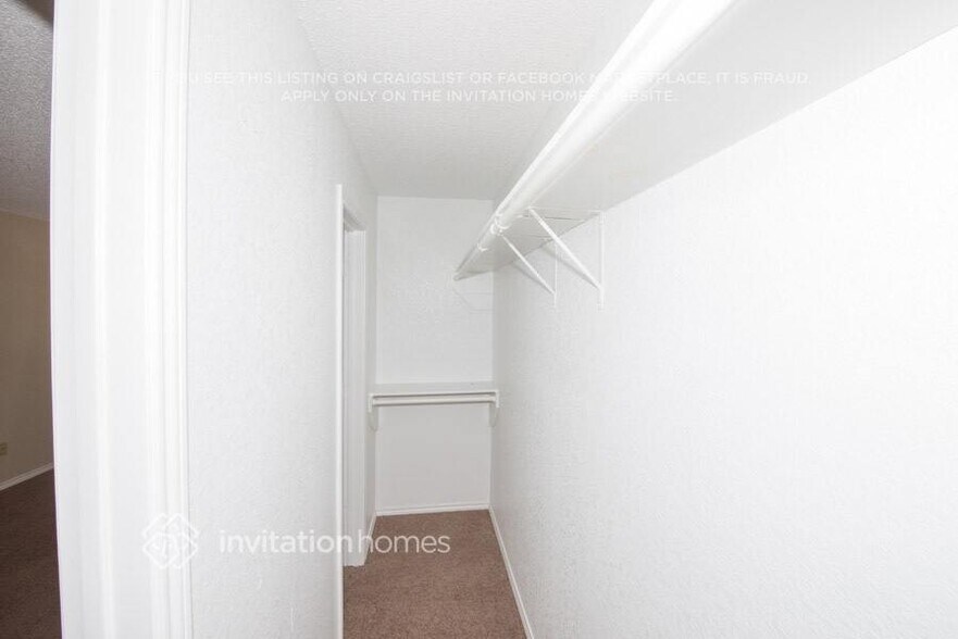 Building Photo - 3801 Devonaire Dr