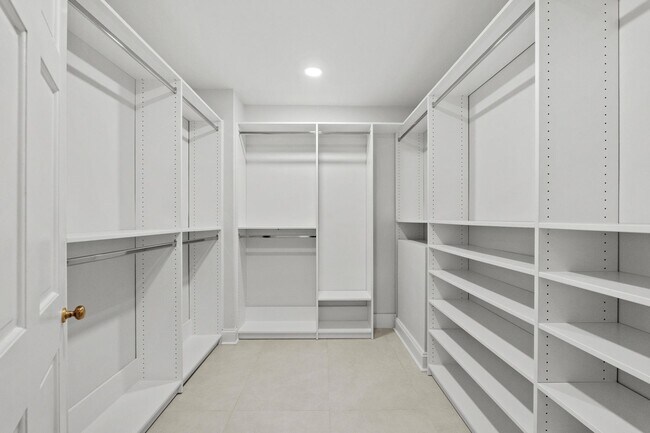 Building Photo - 5704 Woodside Ave