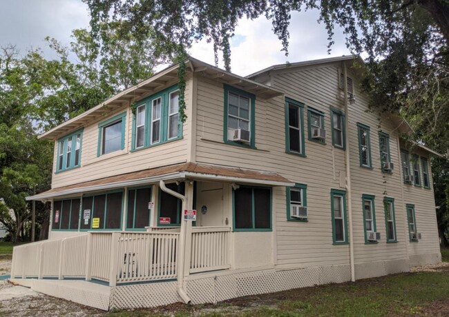 Building Image - 2110 Hoople St
